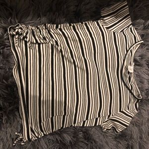 Really cute Tillys top!